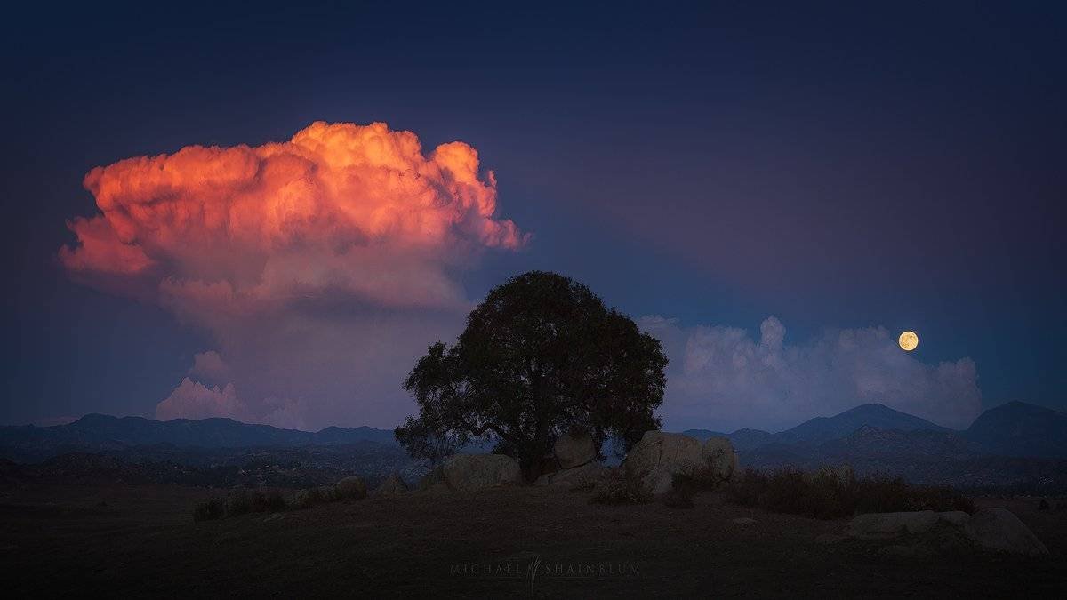 Moon rise and sunset storm cloud.